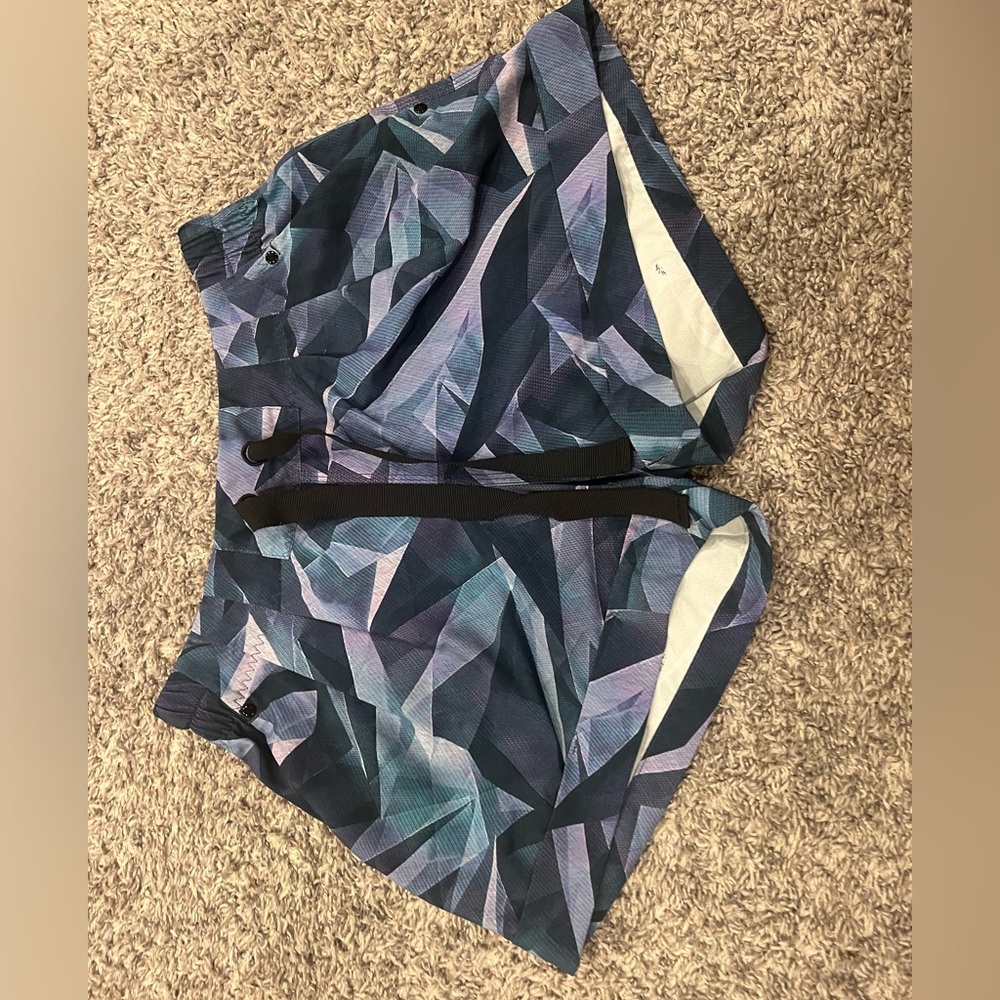 Women’s size 6 lululemon spring break away short